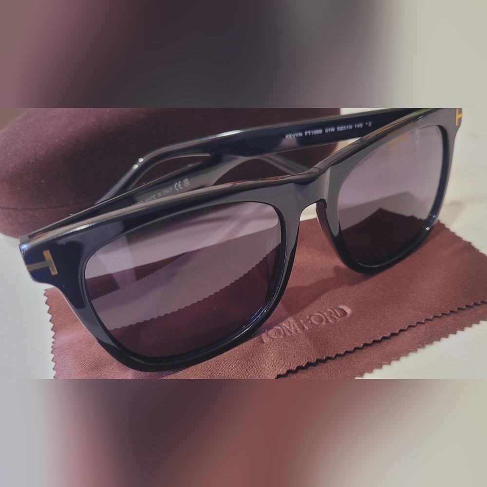 Tom Ford Dark Frame Sunglasses
